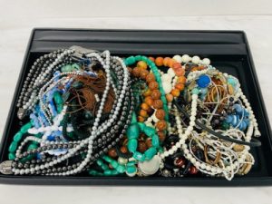 島田で話題のリサイクルショップ！買取おりづる藤枝駅前店で【メッキアクセサリー】お買取り致します！