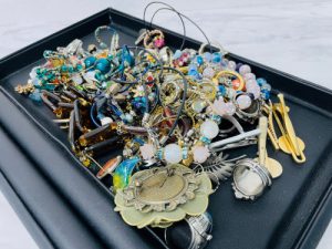藤枝で話題の買取店！【メッキアクセサリー】の買取なら買取おりづる藤枝駅前店へ！