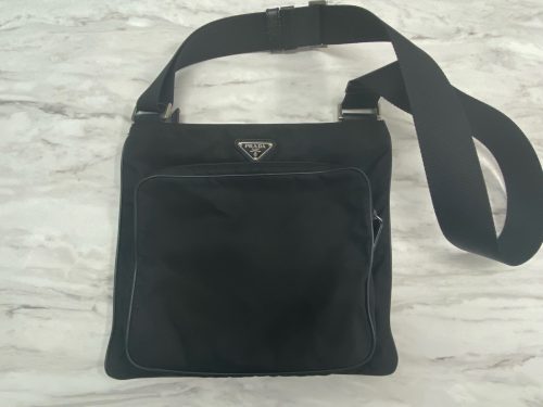 横浜市井土ヶ谷で【プラダ(PRADA)買取】バッグや財布等を売るならリサイクルショップ買取おりづる横浜弘明寺店へ!