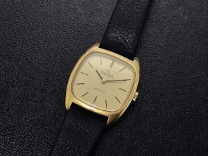 横浜市南区で【オメガ(OMEGA)】ブランド品を高く売るなら買取おりづる横浜弘明寺店へ!