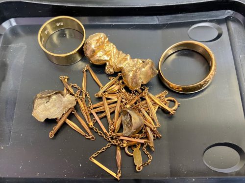 横浜市南区永田で金歯も!【金やプラチナの高価買取】リサイクルショップ買取おりづる横浜弘明寺店にお任せください!