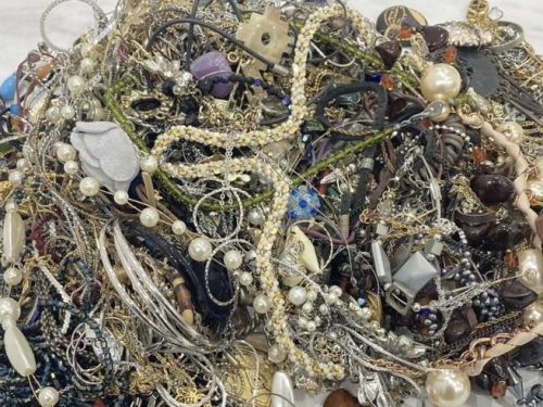 静岡県藤枝市で【メッキ 買取】メッキアクセサリー等を売るなら買取おりづる藤枝駅前店へ！