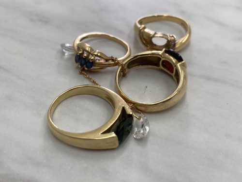 静岡県藤枝市付近で金のアクセサリーを売るなら高価買取の買取おりづる藤枝駅前店にお任せください！