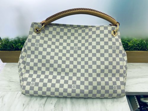 横浜市上大岡近辺で【ルイ ヴィトン買取】ブランド品の買取ならリサイクルショップ買取おりづる横浜弘明寺店へ!