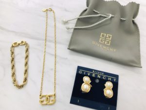 横浜市六ッ川で【GIVENCHY ジバンシー】ブランドの買取ならリサイクルショップ買取おりづる横浜弘明寺店へ！