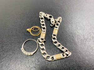 横浜市港南区上大岡で【金、プラチナ】貴金属の買取ならリサイクルショップ買取おりづる横浜弘明寺店へお任せください！