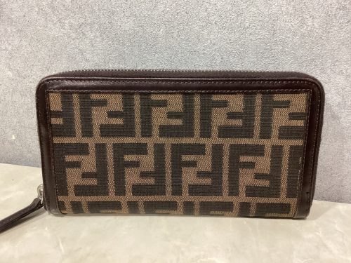 横浜市南区弘明寺で【フェンディ(FENDI)買取】ブランド品を売るなら買取おりづる横浜弘明寺店へ!