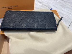 静岡県焼津市付近でLouis Vuitton ヴィトンの財布を売るなら高価買取の買取おりづる藤枝駅前店にお任せください！