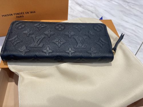 静岡県焼津市付近でLouis Vuitton ヴィトンの財布を売るなら高価買取の買取おりづる藤枝駅前店にお任せください!
