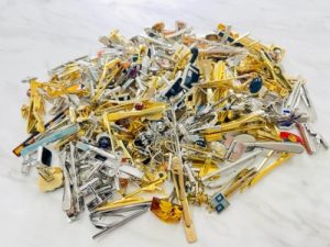 焼津市で宅配買取サービス！メッキアクセサリーの買取なら買取おりづる藤枝駅前店！