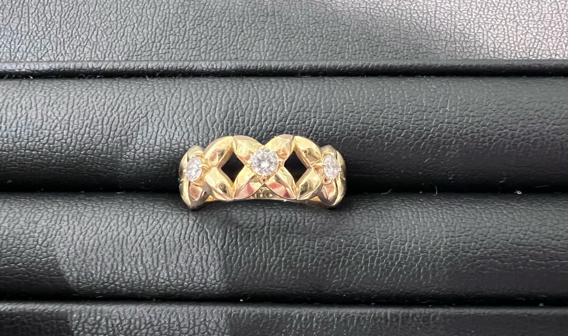 静岡市駿河区で【宝石】の高価買取をしてもらいたいときは買取おりづる静岡ドン・キホーテパウSBS通り店がおすすめ♪