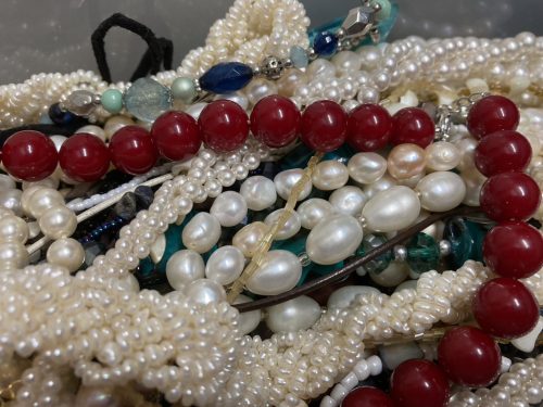 静岡県駿河区付近でアクセサリーの高価買取なら買取おりづる静岡ドン・キホーテパウSBS通り店の宅配買取におまかせください！