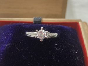 静岡県駿河区付近でダイヤモンドリングの高価買取なら買取おりづる静岡ドン・キホーテパウSBS通り店の宅配買取におまかせください！