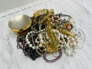 藤枝市で【メッキアクセサリー】の高価買取なら買取おりづる藤枝駅前店へ！