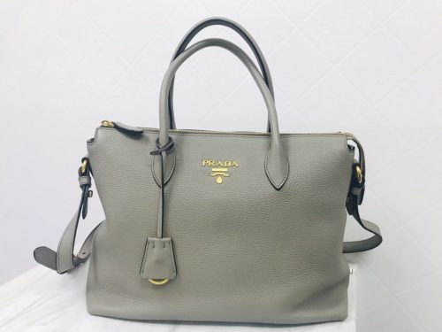 横浜市南区井土ヶ谷で【プラダ（PRADA）買取】おすすめのリサイクルショップ！買取おりづる横浜弘明寺店です！