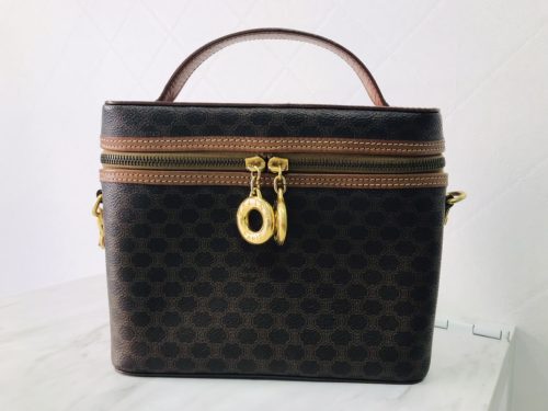 横浜市南区井土ヶ谷で【セリーヌ（CELINE）買取】バッグや財布を売るなら買取おりづる横浜弘明寺店へ！