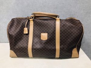 横浜市南区井土ヶ谷で【セリーヌ（CELINE）買取】バッグや財布を売るなら買取おりづる横浜弘明寺店へ！