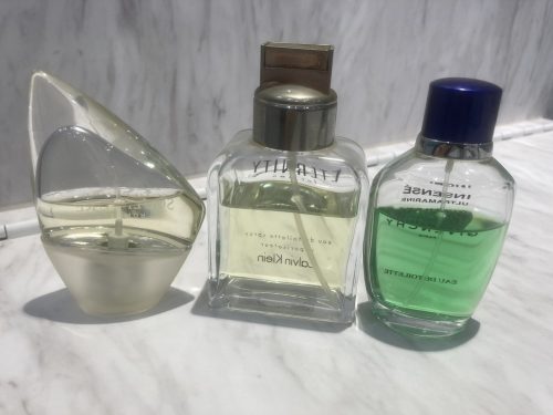 横浜市青葉区付近で香水を売るなら買取おりづる横浜青葉店にお任せください！！