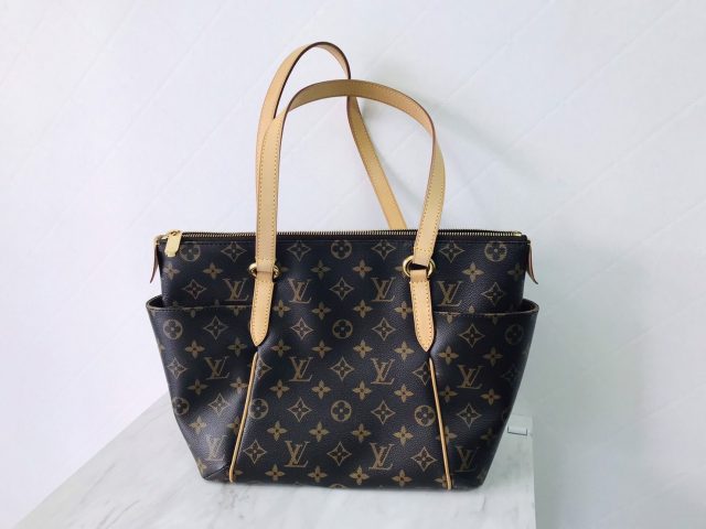 LV モノグラム トータリーPM M56688