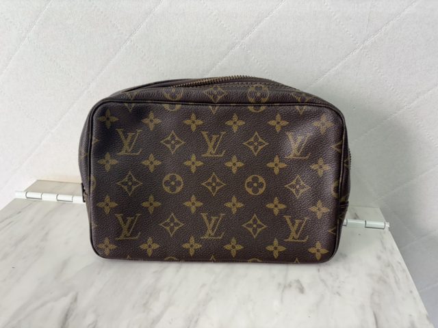 LV モノグラム トゥルーストワレット23 M47524