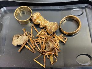 目黒区学芸大学で【金、銀、プラチナ】貴金属の買取なら買取おりづる学芸大学駅前店へお任せください！