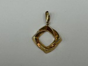 目黒区碑文谷で【金、銀、プラチナ】貴金属の買取なら買取おりづる学芸大学駅前店へお任せください！