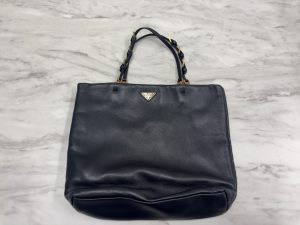 南区弘明寺で【プラダ(PRADA)買取】バッグや財布の買取!リサイクルショップ買取おりづる横浜弘明寺店へ!