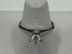 目黒区碑文谷で【金、銀、プラチナ】貴金属の買取なら買取おりづる学芸大学駅前店へお任せください！