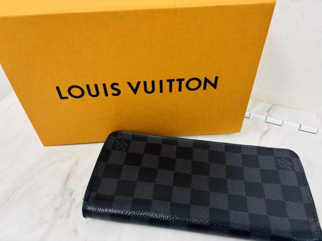 LV ダミエグラフィット ジッピーウォレット ヴェルティカル N63095