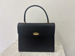 横浜市港南区上大岡で【ルイヴィトンの買取】ブランド買取ならリサイクルショップ買取おりづる横浜弘明寺店へ！