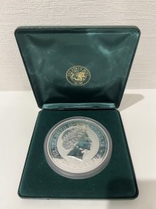 都筑区中川で【30ドル 記念メダル買取】古銭、本日は店頭にて横浜市都筑区にお住まいのお客様より、オリンピック記念メダルをお買取りさせていただきました♪