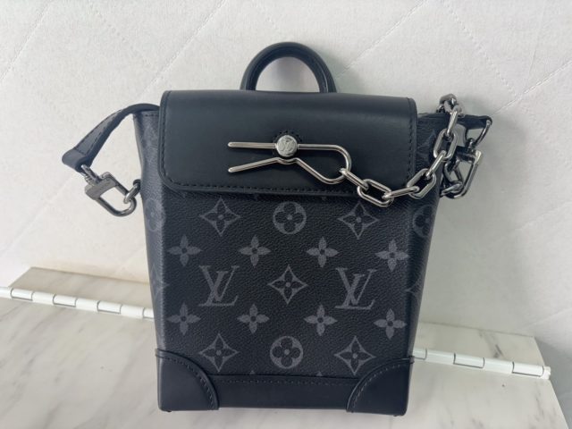 LV モノグラムエクリプス ナノスチーマー M82774