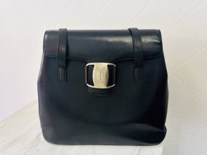 横浜市南区井土ヶ谷で【Ferragamo(フェラガモ)】の高価買取！リサイクルショップ買取おりづる横浜弘明寺店におまかせください！