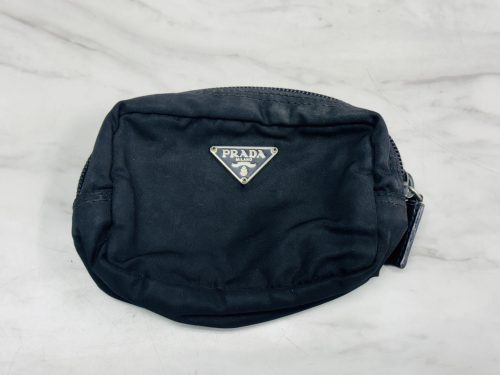 横浜市南区弘明寺で【プラダ（PRADA）買取】は！リサイクルショップ買取おりづる横浜弘明寺店にお任せください！