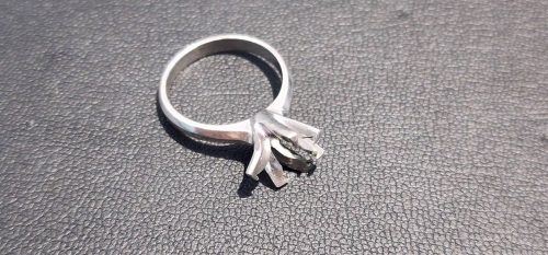 静岡市駿河区で【貴金属  買取 静岡 】貴金属の高価買取なら買取おりづる静岡ドン・キホーテパウSBS通り店へ♪