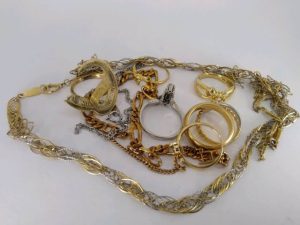 町田市成瀬で『金・プラチナ』の高額買取なら買取おりづる横浜こどもの国店にお任せください！