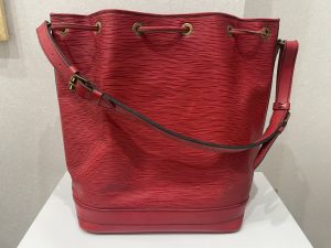 LV エピ ノエ ショルダーバッグ M44007