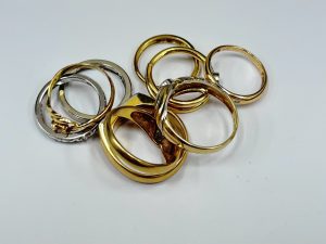 横浜市青葉区で『金・プラチナ』の高額買取なら買取おりづる横浜こどもの国店にお任せください！