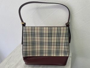 横浜市南区六ッ川で【Burberry(バーバリー)】ブランドバッグの買取ならリサイクルショップ買取おりづる横浜弘明寺店へ!