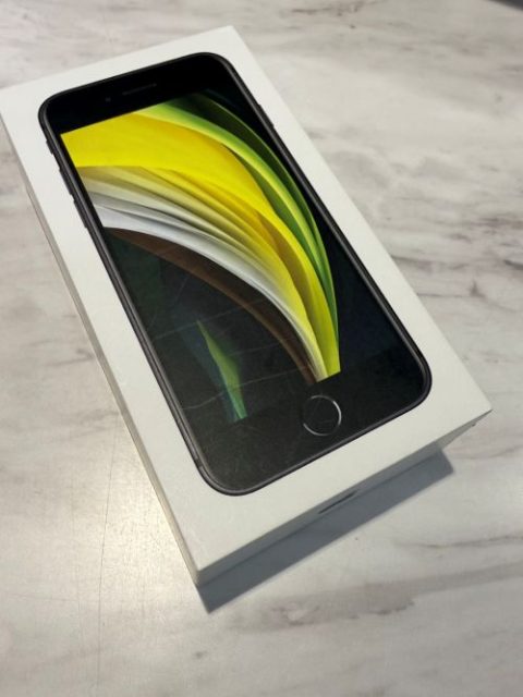 iPhone　iPhoneSE2　64GB アイフォン　スマホ　