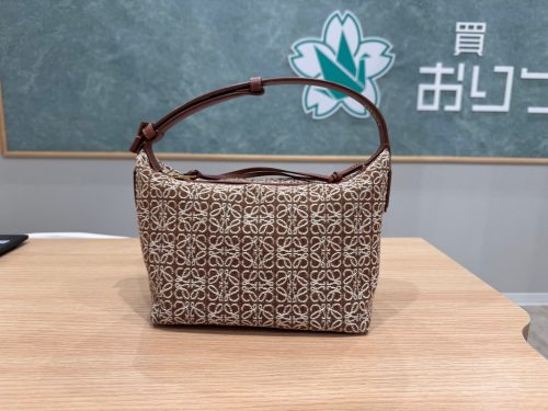 沼津市で【ロエベ（LOEWE） 買取 沼津】ロエベの高価買取なら買取おりづるマックスバリュ沼津沼北店へ！