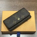 LOUIS VUITTON ルイヴィトン ミュルティクレ４ モノグラム