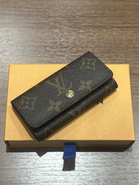 LOUIS VUITTON ルイヴィトン ミュルティクレ４ モノグラム