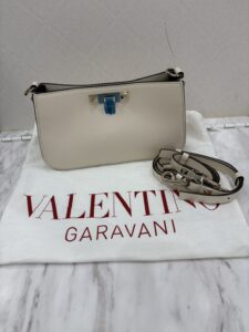 静岡市駿河区で【ヴァレンティノ/VALENTINO 財布 買取 静岡】ヴァレンティノの高価買取なら買取おりづる静岡ドン・キホーテパウSBS通り店がおすすめ♪