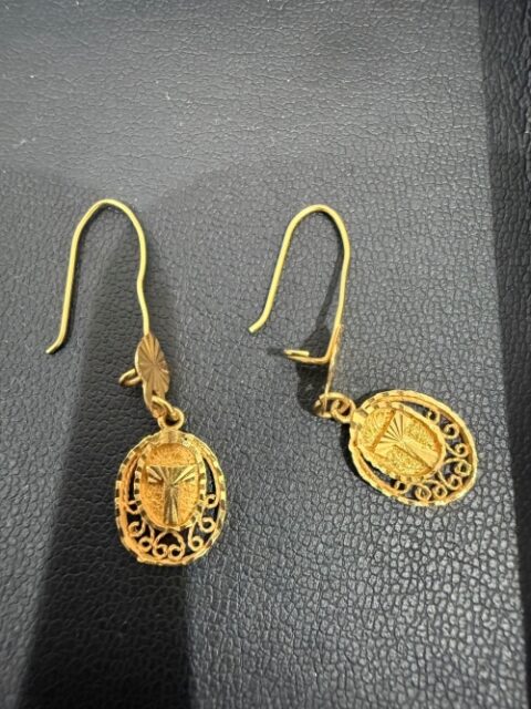１８金　７５０　ピアス　アクセサリー　金　貴金属