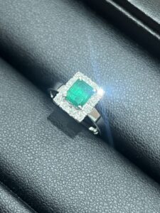 横浜市都筑区 センター北で【プラチナ 貴金属 指輪 エメラルド 色石 買取 センター北 】プラチナ 貴金属 色石 アクセサリー の高価買取なら買取おりづる横浜センター北店にお任せください！