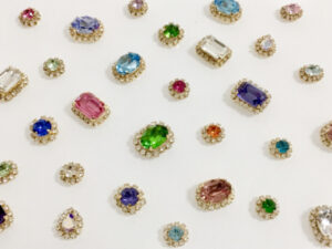 さまざまな色の宝石