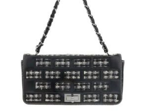 シャネルのイーストウエストバッグ