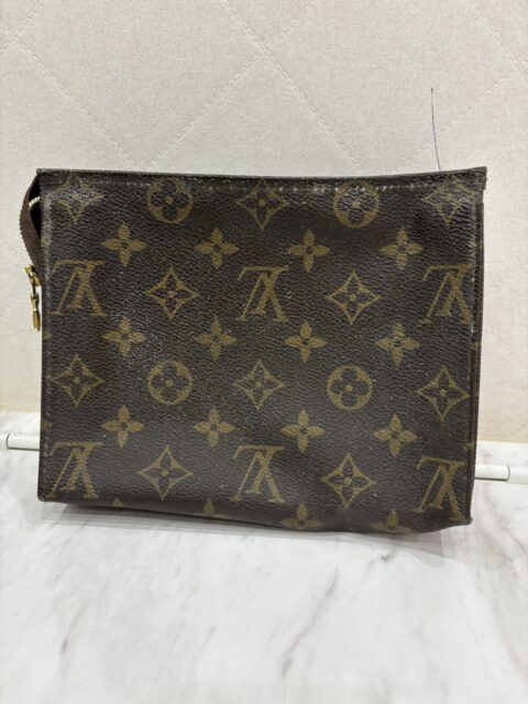 LV　モノグラム ポシェット トワレット19　