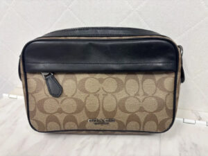 コーチのシグネチャーのバッグ